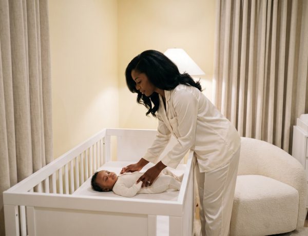 horas de sono do bebe por idade hero
