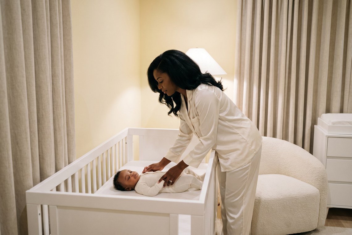 horas de sono do bebe por idade hero